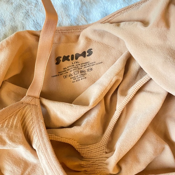 Skims Sculpting Bodysuit - Picture 8 of 8